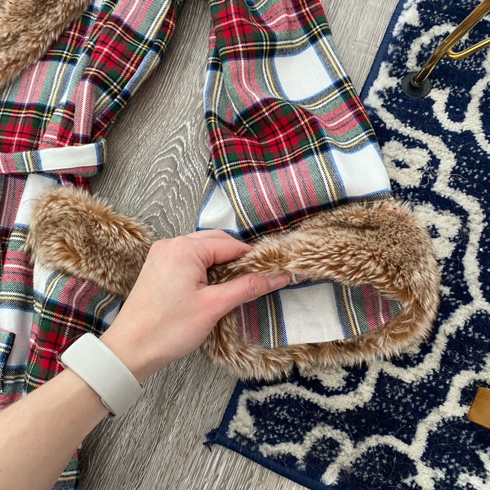 Pottery Barn Tartan Plaid Robe with Faux Fur - Picture 8 of 11